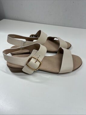 New Munro Cleo Sandal in Beige Size 10.5WW